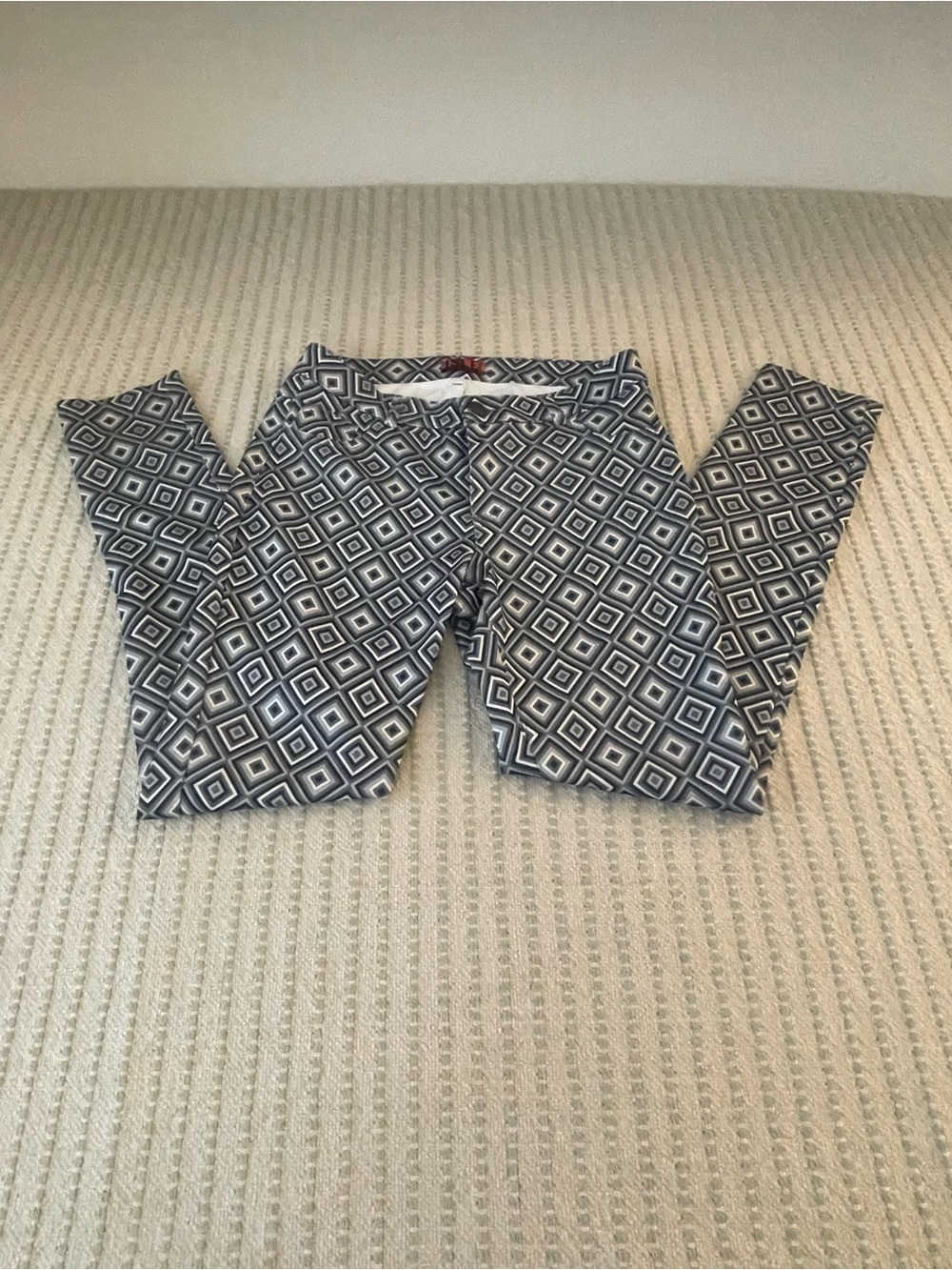 Geometric Print Skinny Pants - Isle Apparel - Size: Medium